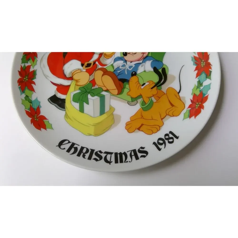 WALT DISNEY THIRD EDITION CHRISTMAS 1979. 1980, 1981 DECORATIVE PLATES- VINTAGE